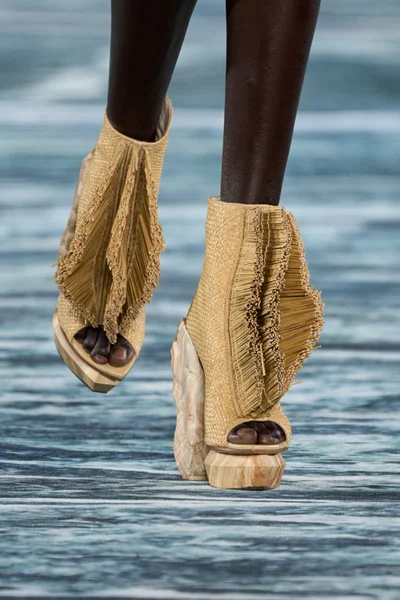 Look 7